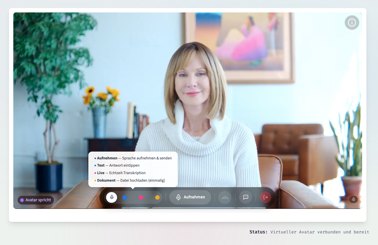 Screenshot der Avatar-Plattform: Ann, eine ältere Prüferin, im Gespräch mit Live-Transkription, Steuerleiste unten und Status 'virtueller Avatar verbunden und bereit'.