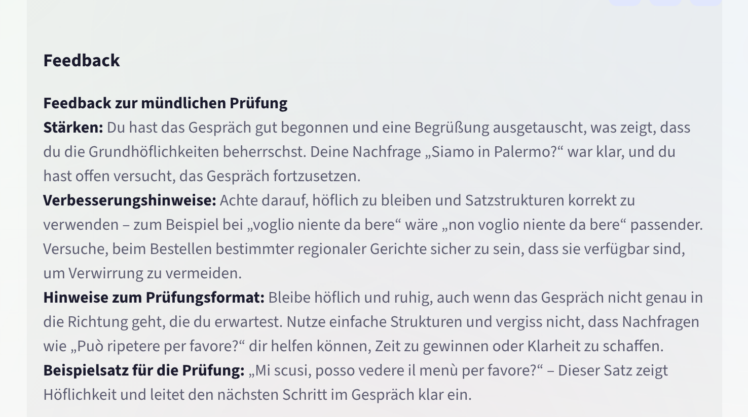 Feedback-Bericht zur mündlichen Prüfung: strukturiertes Lob, Verbesserungshinweise, Hinweise zum Prüfungsformat und ein konkreter Beispielsatz für die nächste Prüfung.